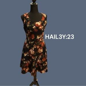 NAVY WITH FLORAL PATTERN WOMENS SIZE SMALL SLEEVELESS DRESS GENTLY WORN